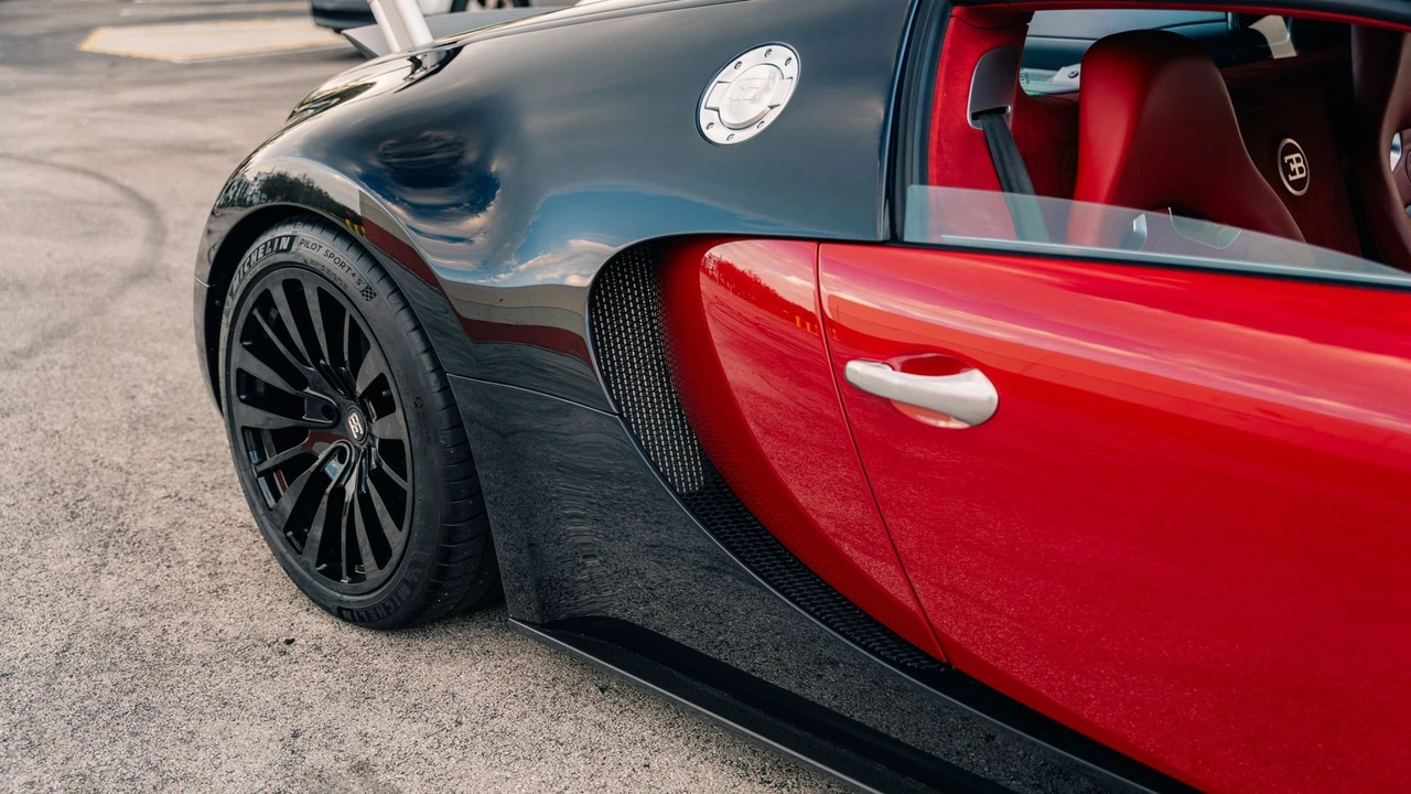 2008 Bugatti Veyron - Image 29 of 31