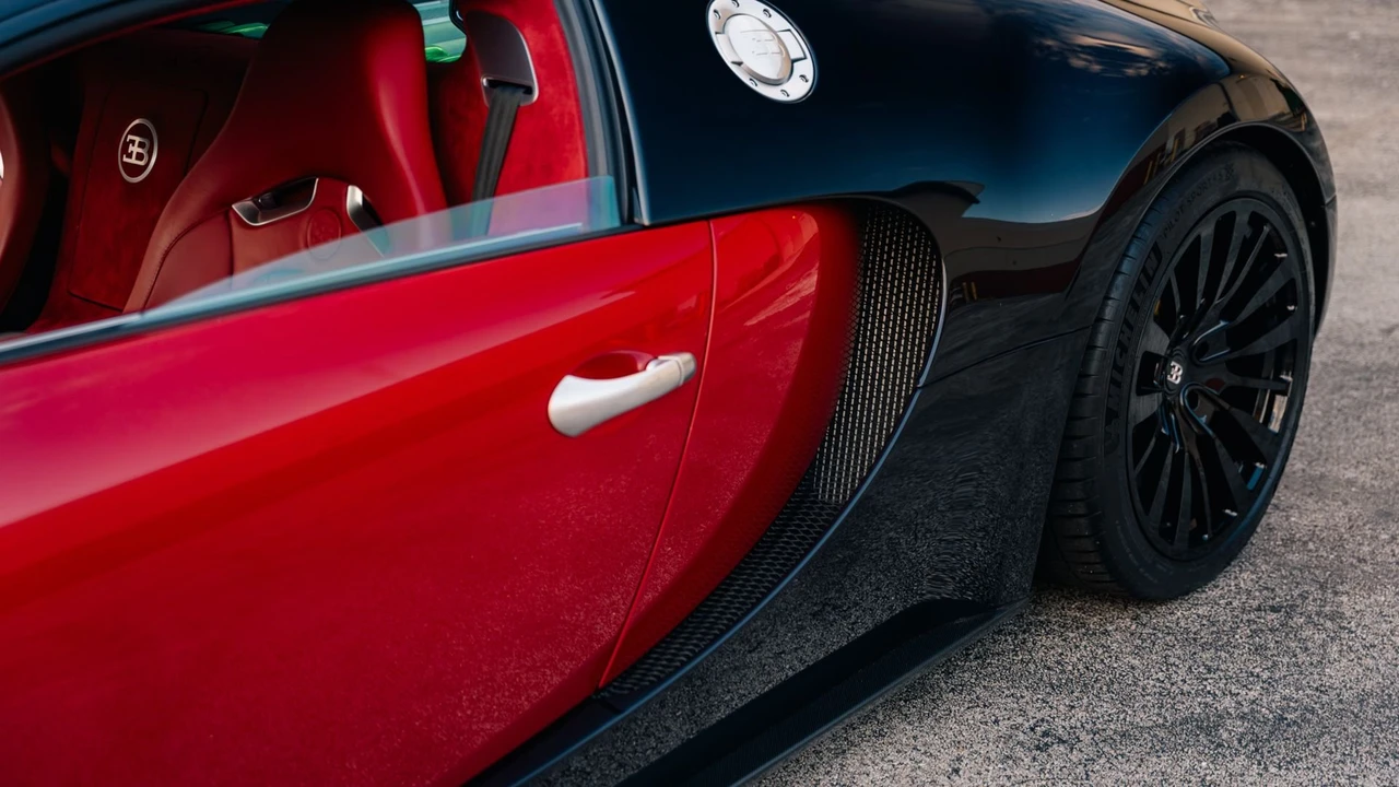 2008 Bugatti Veyron - Image 17 of 31