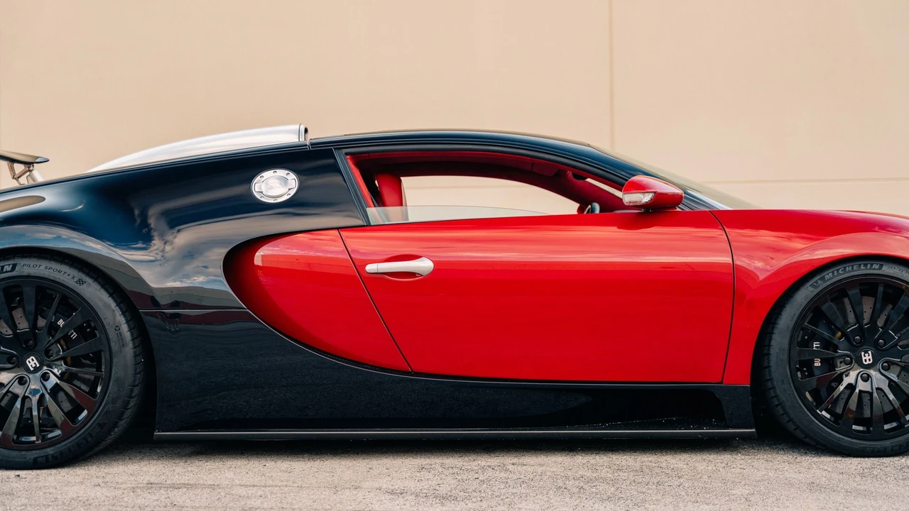 2008 Bugatti Veyron - Image 27 of 31