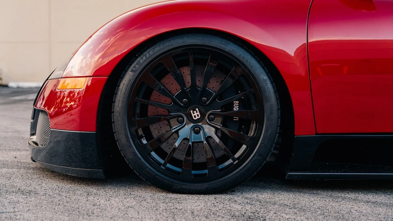 2008 Bugatti Veyron - Image 12 of 31