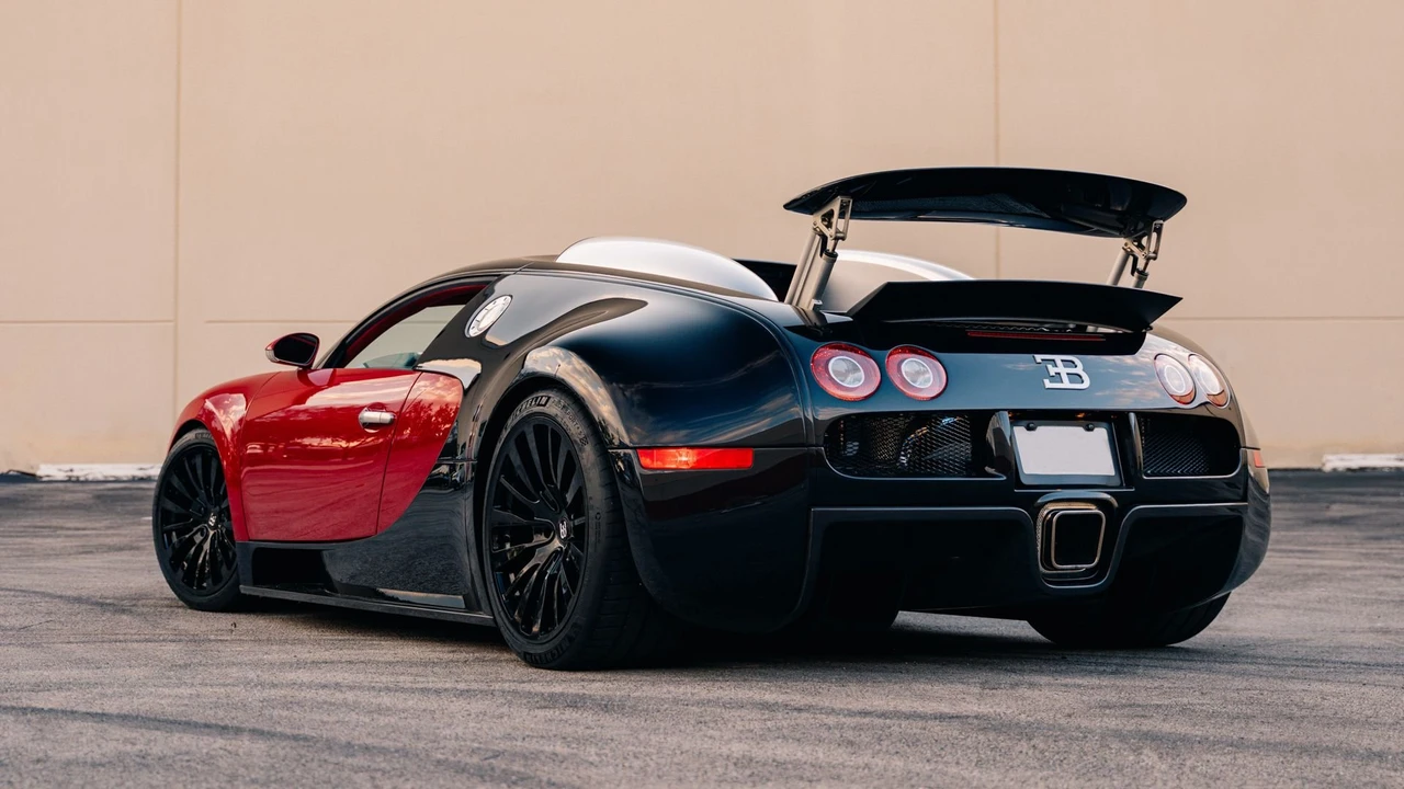 2008 Bugatti Veyron - Image 13 of 31