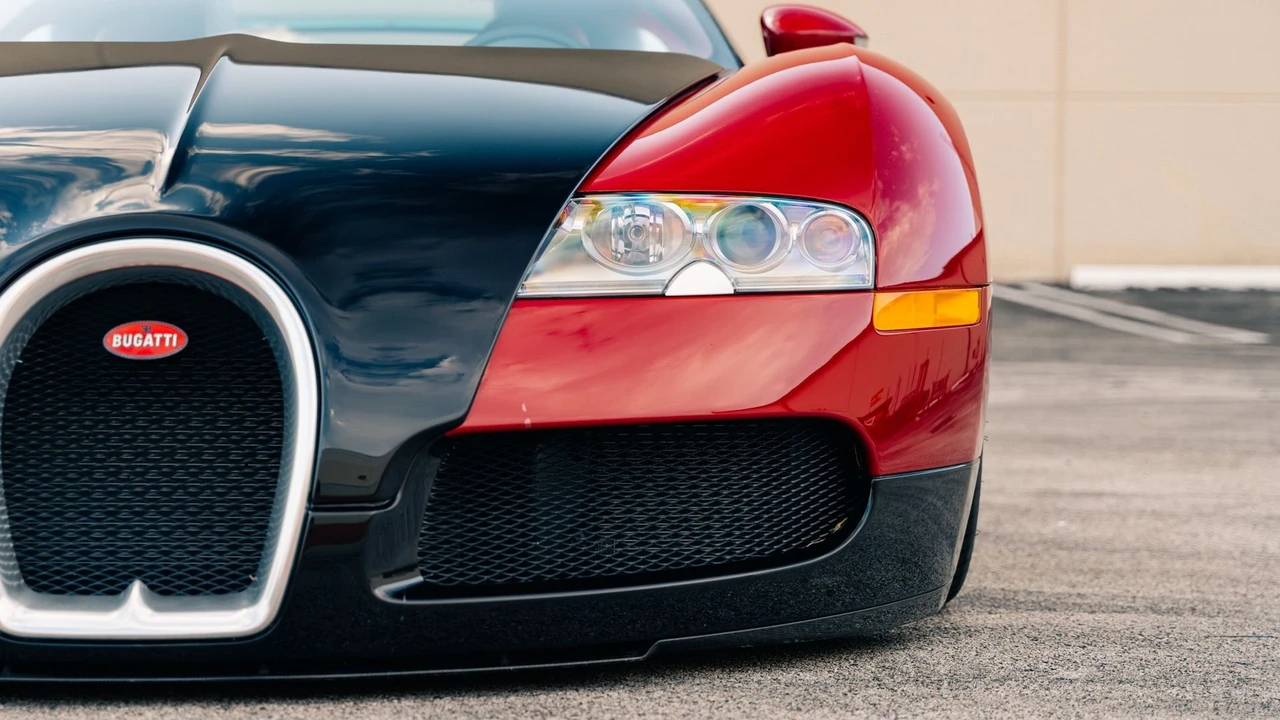 2008 Bugatti Veyron - Image 23 of 31