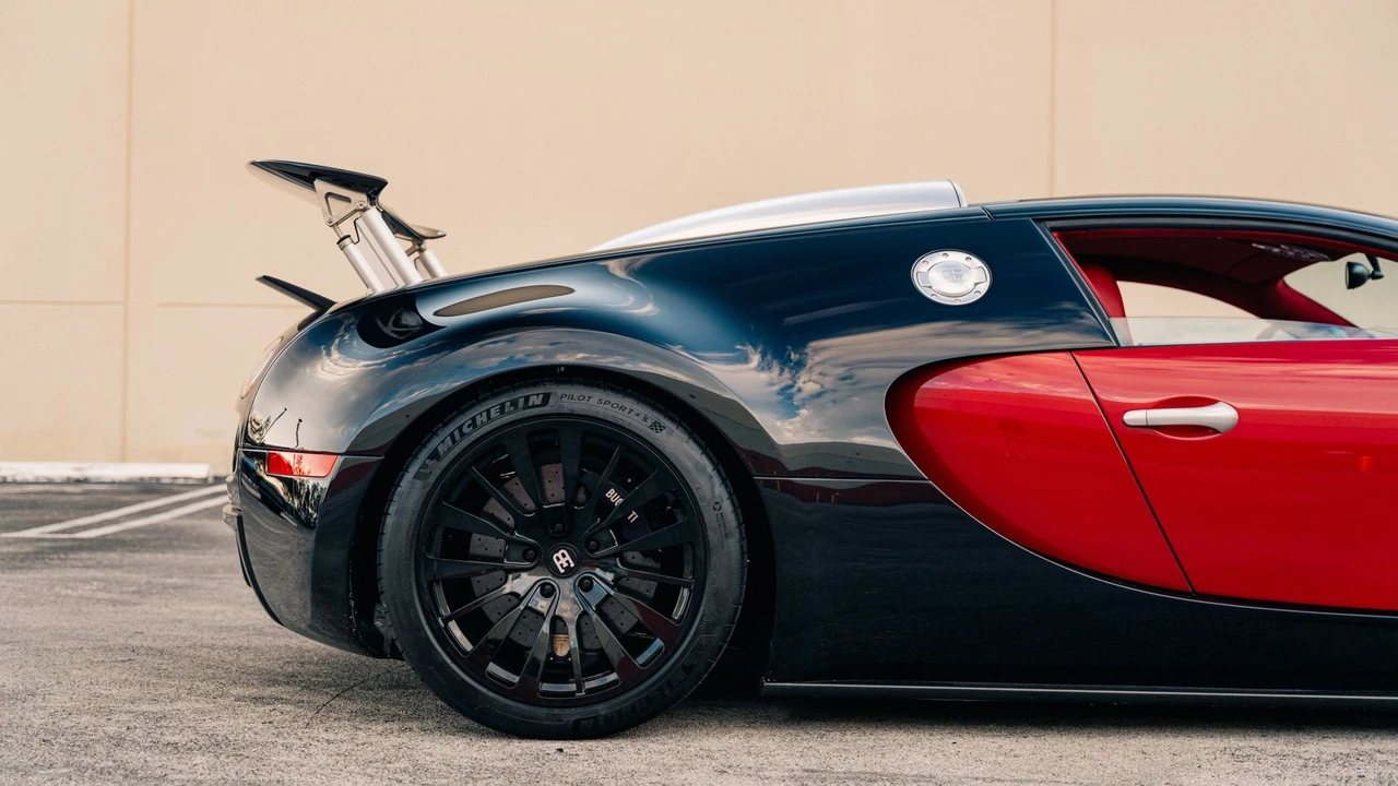 2008 Bugatti Veyron - Image 30 of 31