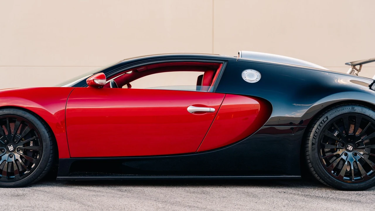 2008 Bugatti Veyron - Image 16 of 31