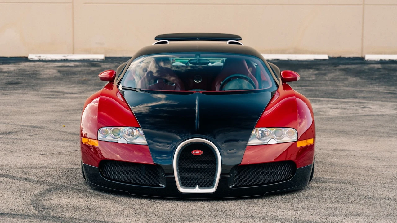 2008 Bugatti Veyron - Image 2 of 31