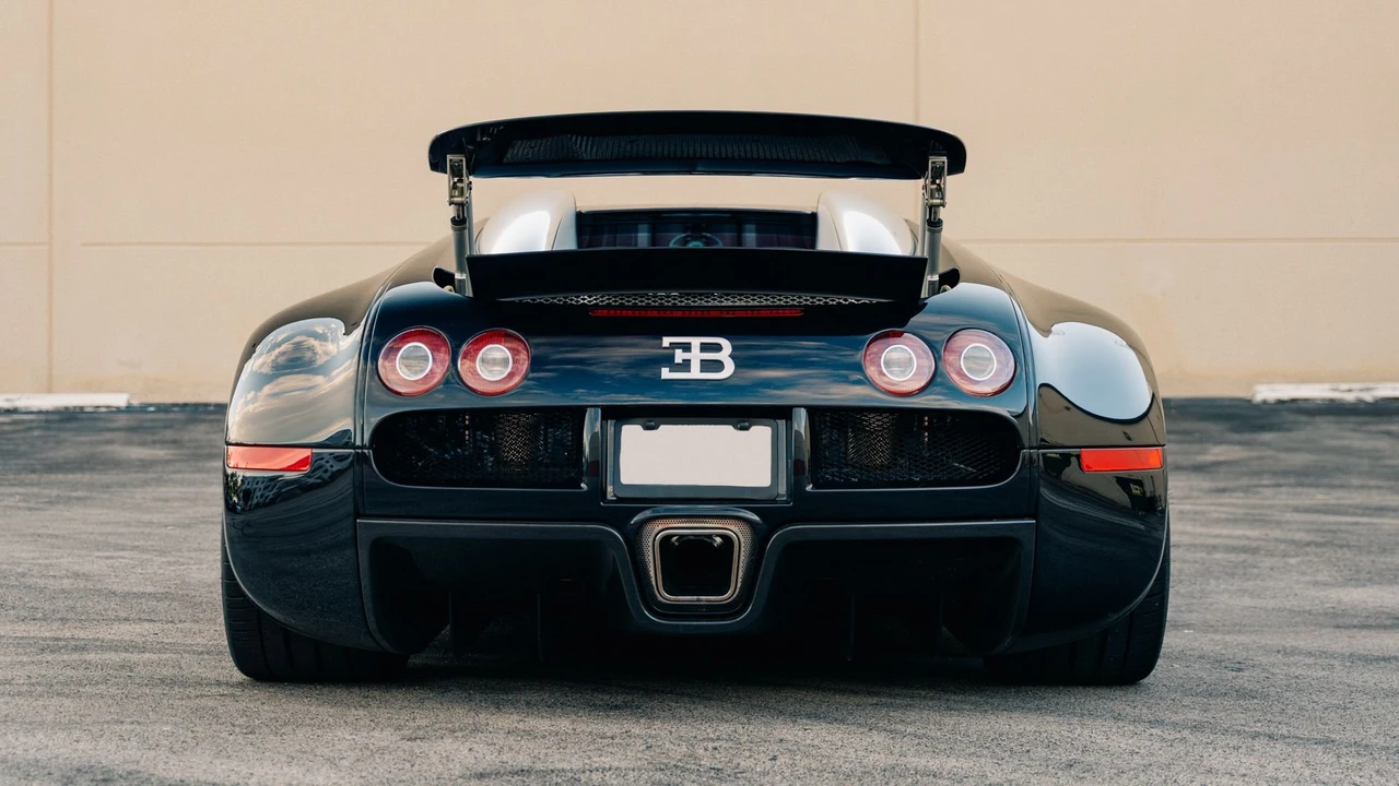 2008 Bugatti Veyron - Image 4 of 31
