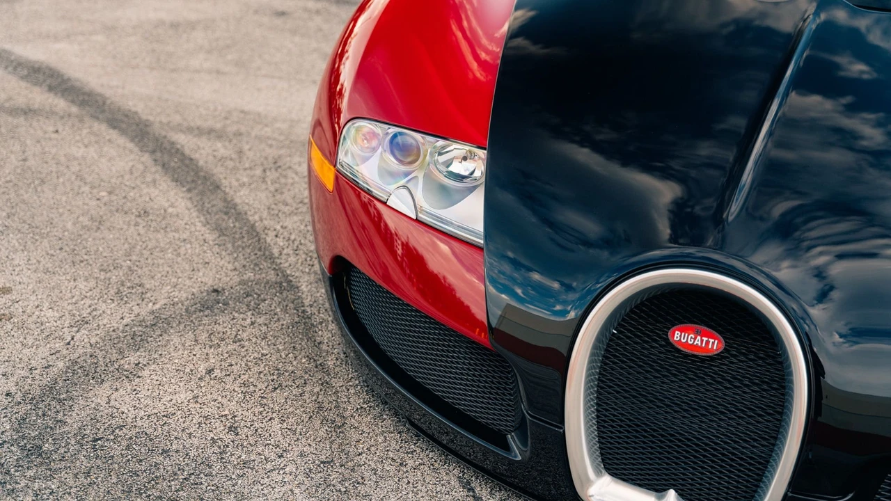 2008 Bugatti Veyron - Image 11 of 31