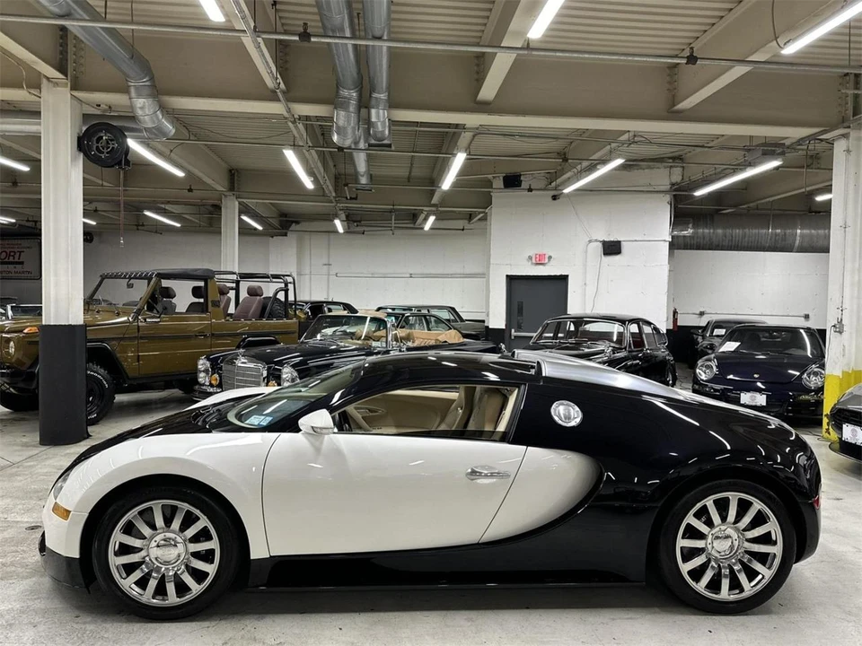 2008 Bugatti Veyron - Image 13 of 31