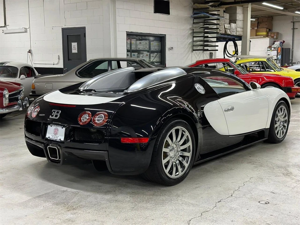 2008 Bugatti Veyron - Image 11 of 31