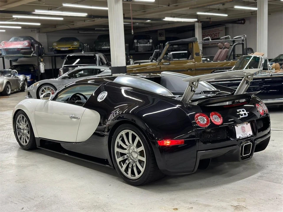 2008 Bugatti Veyron - Image 7 of 31