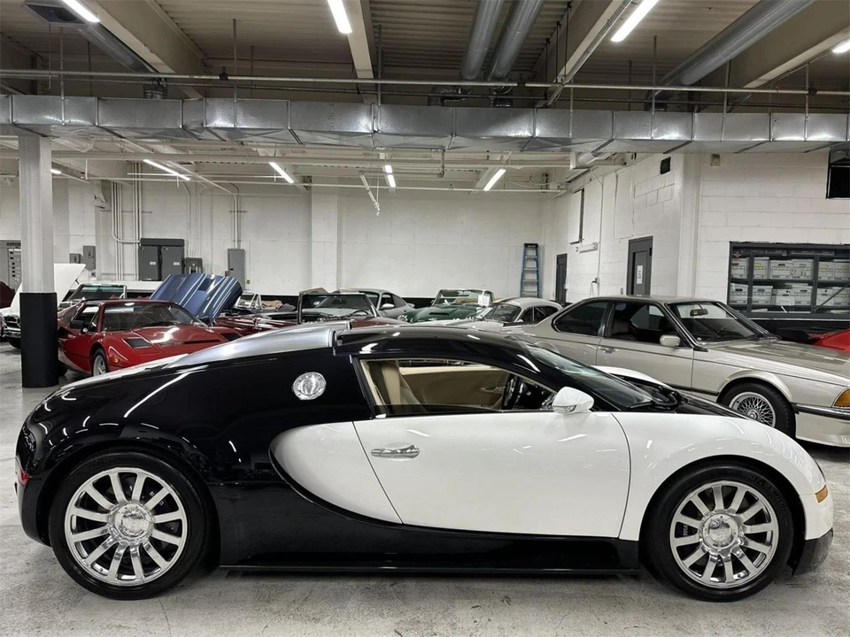 2008 Bugatti Veyron - Image 15 of 31