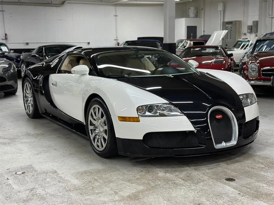 2008 Bugatti Veyron - Image 2 of 31
