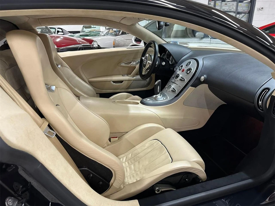 2008 Bugatti Veyron - Image 24 of 31
