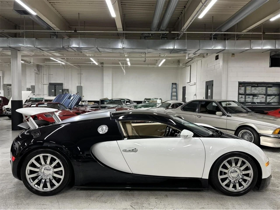 2008 Bugatti Veyron - Image 14 of 31