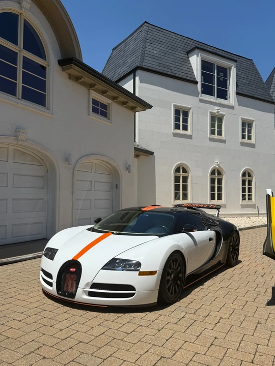 2008 Bugatti Veyron - Image 2 of 4