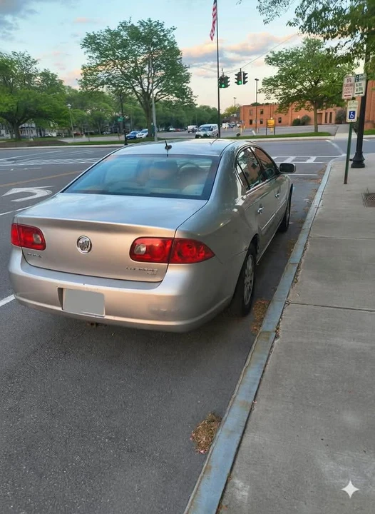 2008 Buick Lucerne - Image 2 of 6