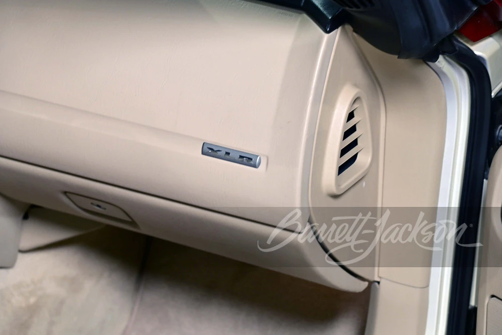 2008 Cadillac XLR - Image 16 of 30