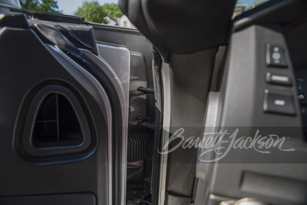 2008 Cadillac XLR - Image 9 of 31