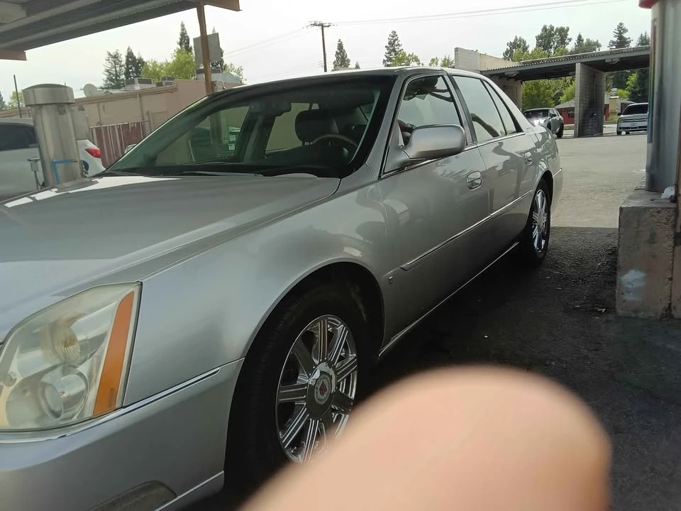 2008 Cadillac DTS - Image 2 of 2
