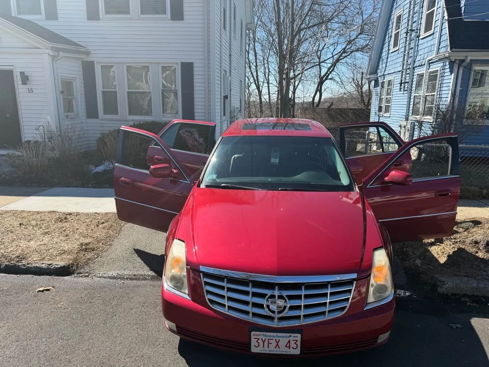 2008 Cadillac DTS - Image 3 of 10