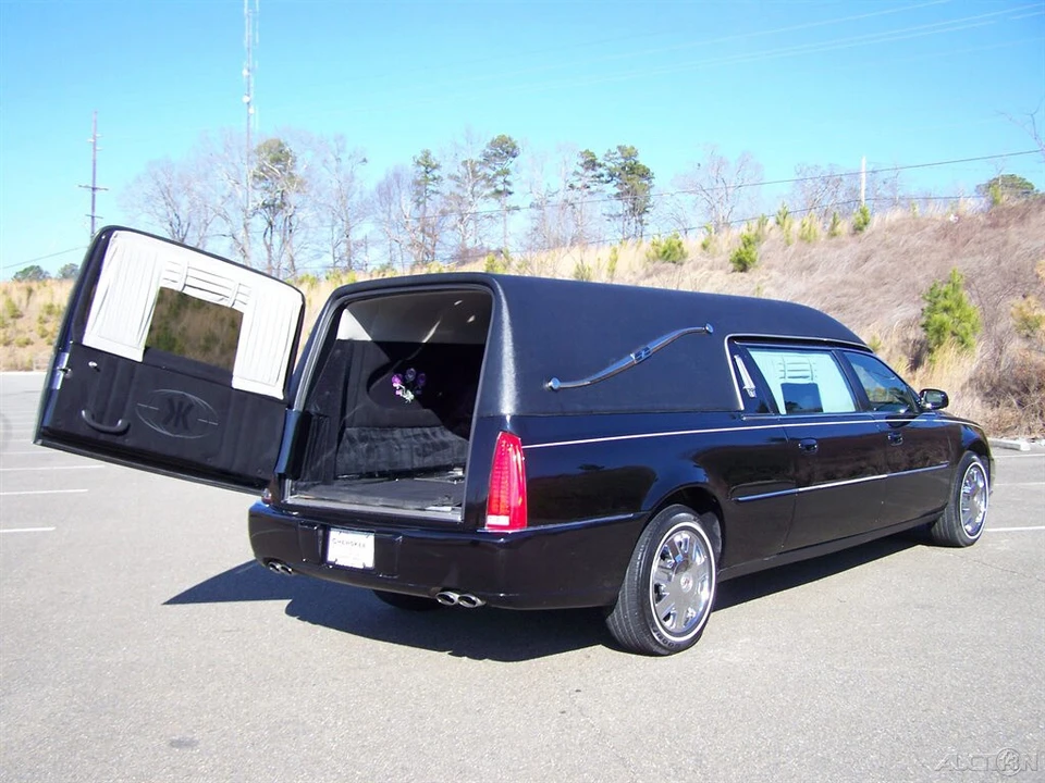 2008 Cadillac DTS - Image 2 of 21