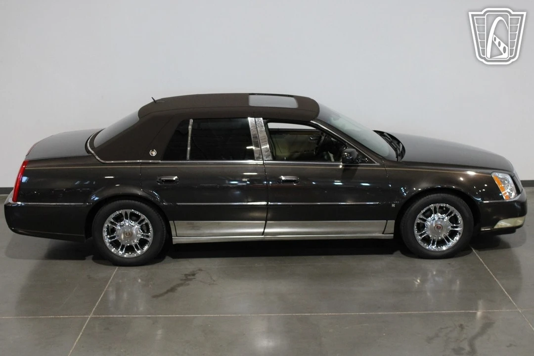 2008 Cadillac DTS - Image 10 of 12