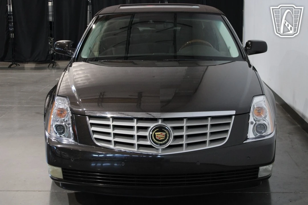 2008 Cadillac DTS - Image 11 of 12