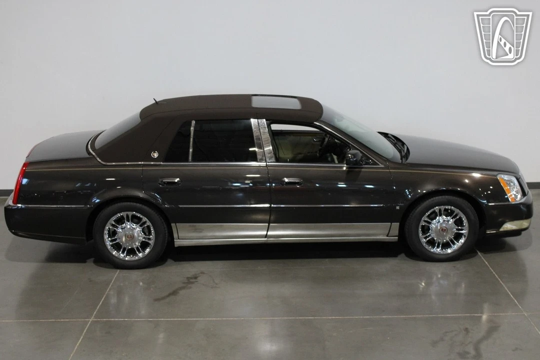 2008 Cadillac DTS - Image 9 of 12