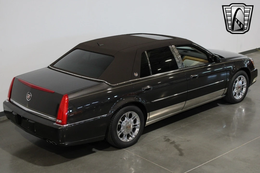 2008 Cadillac DTS - Image 11 of 12