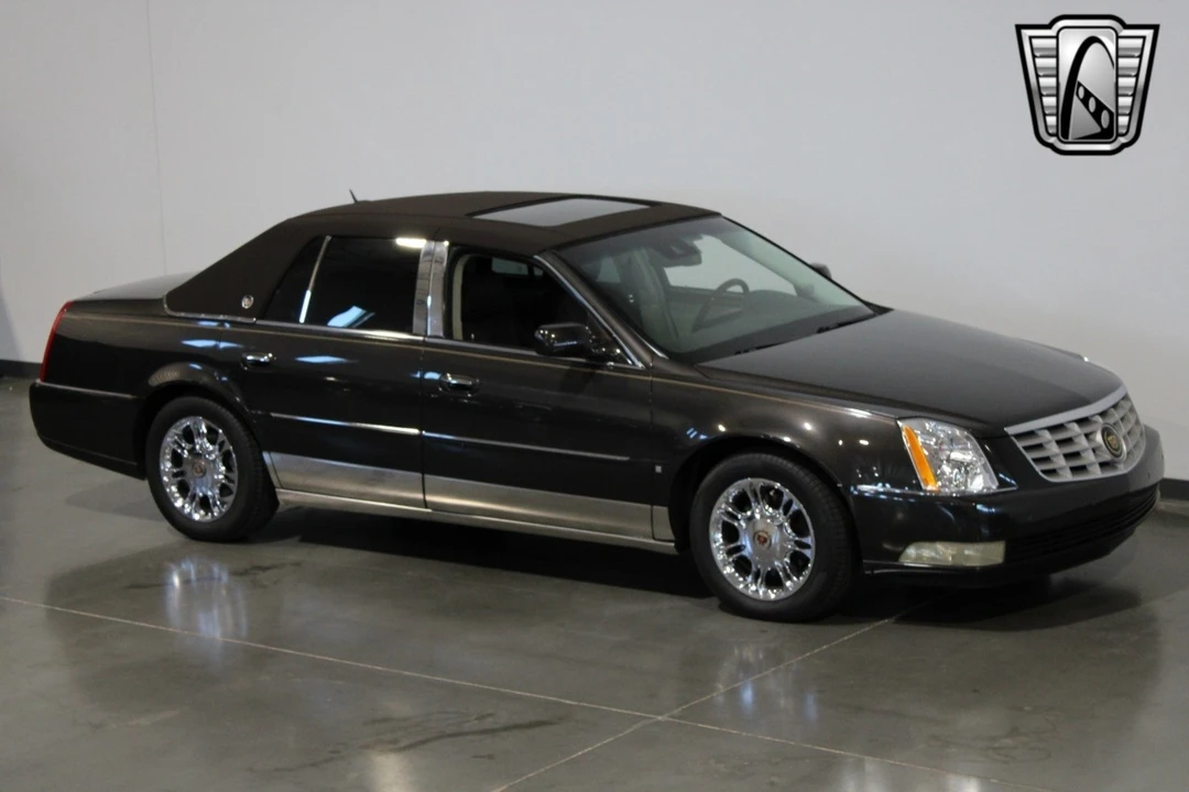 2008 Cadillac DTS - Image 9 of 12