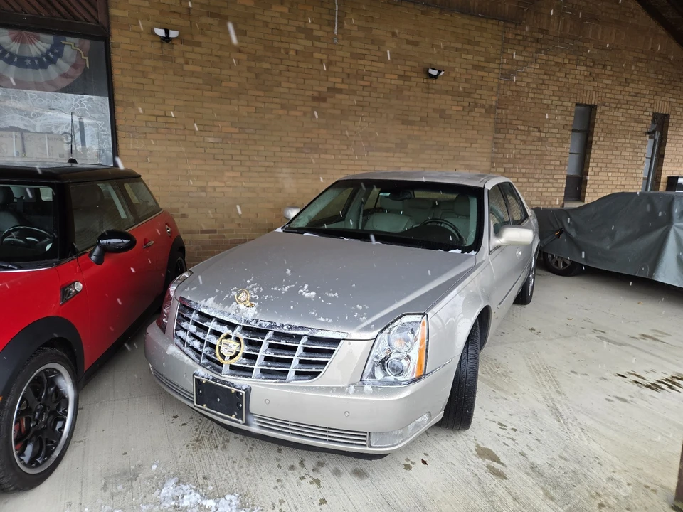 2008 Cadillac DTS - Image 2 of 13