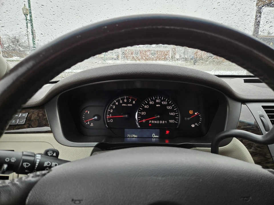 2008 Cadillac DTS - Image 9 of 13