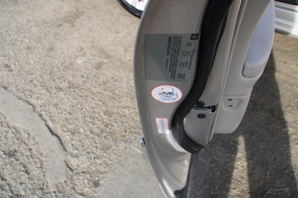2008 Cadillac DTS - Image 9 of 21