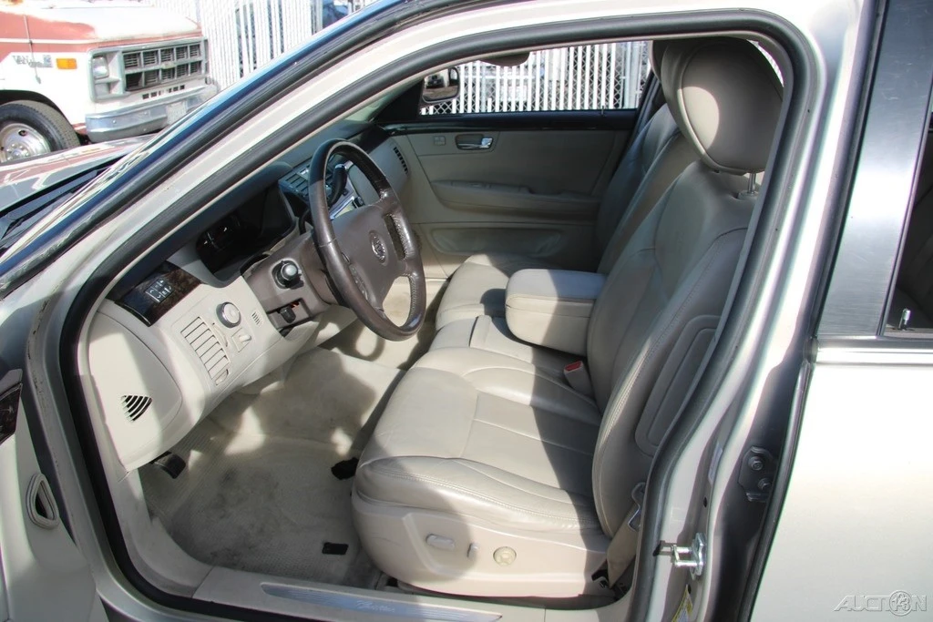 2008 Cadillac DTS - Image 11 of 21