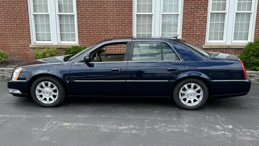 2008 Cadillac DTS - Image 2 of 10