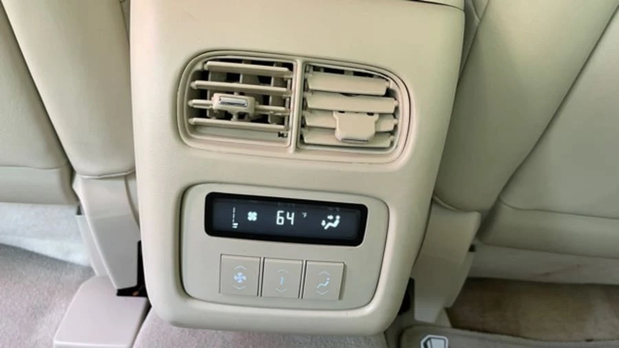 2008 Cadillac DTS - Image 10 of 14