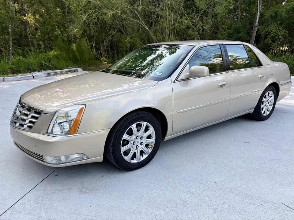 2008 Cadillac DTS - Image 2 of 31