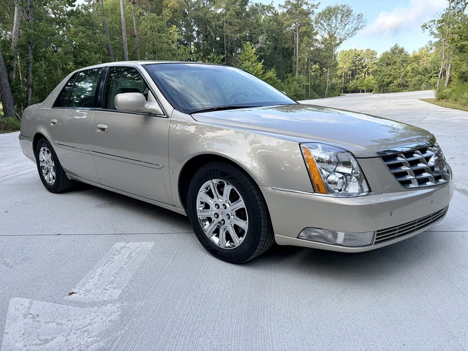 2008 Cadillac DTS - Image 8 of 31