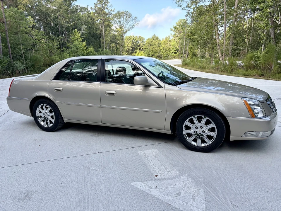 2008 Cadillac DTS - Image 9 of 31