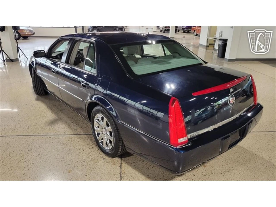 2008 Cadillac DTS - Image 2 of 31