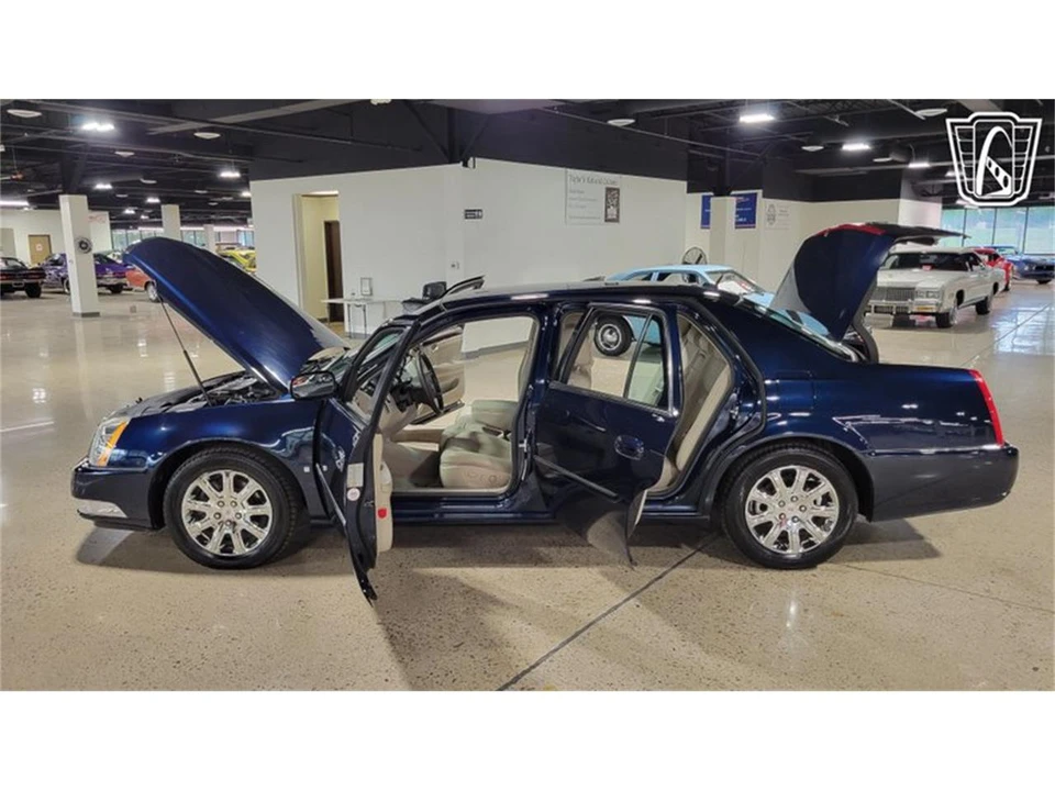 2008 Cadillac DTS - Image 12 of 31