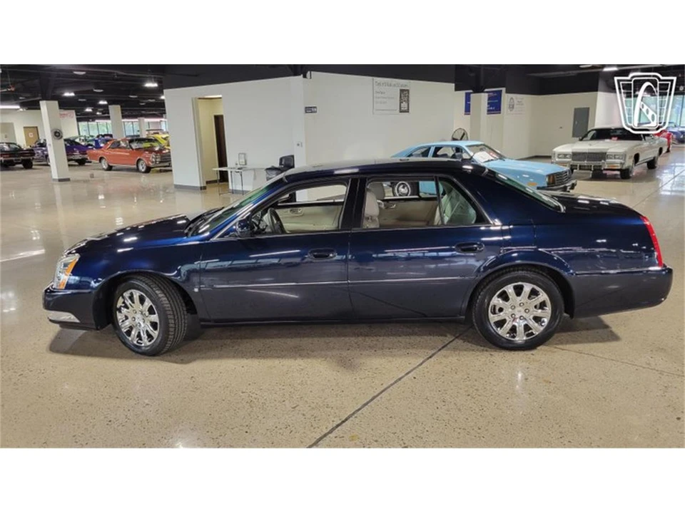 2008 Cadillac DTS - Image 8 of 31