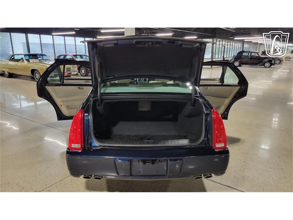 2008 Cadillac DTS - Image 13 of 31