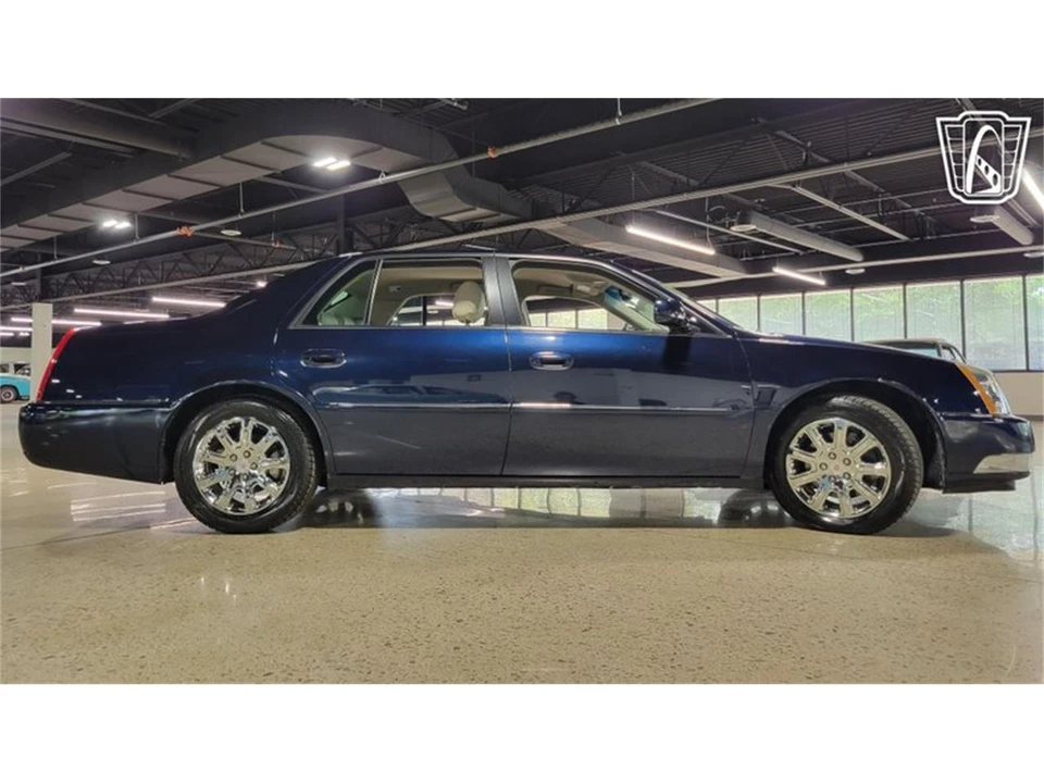 2008 Cadillac DTS - Image 9 of 31