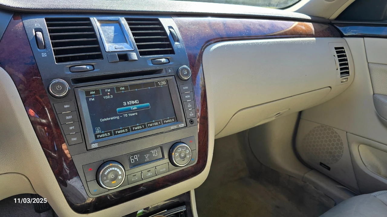 2008 Cadillac DTS - Image 8 of 12