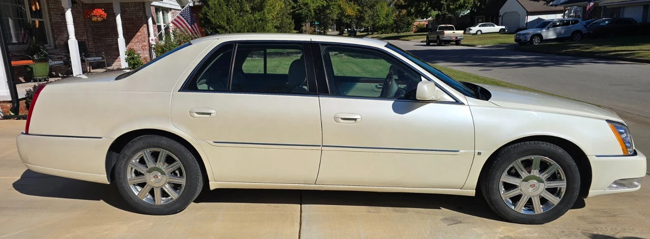 2008 Cadillac DTS - Image 4 of 12