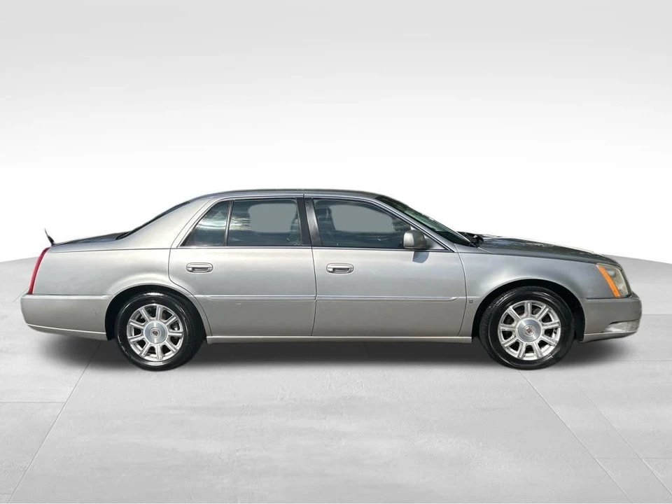 2008 Cadillac DTS - Image 8 of 12