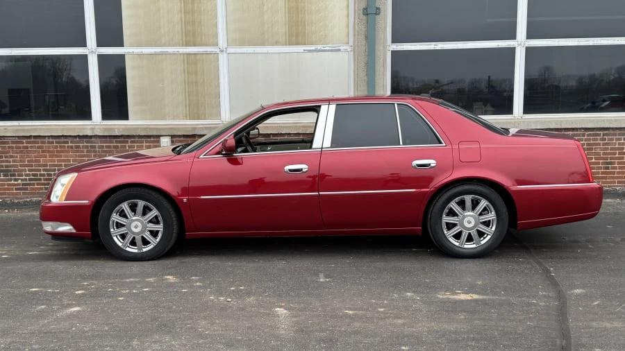 2008 Cadillac DTS - Image 2 of 11
