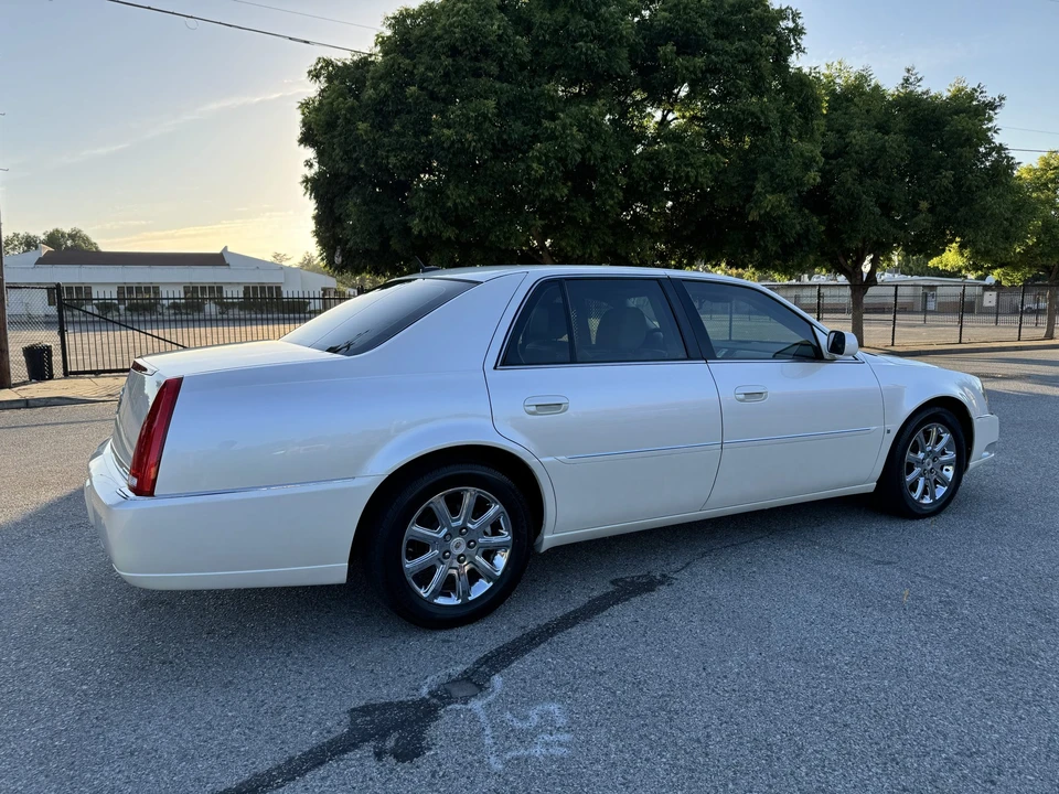 2008 Cadillac DTS - Image 18 of 31