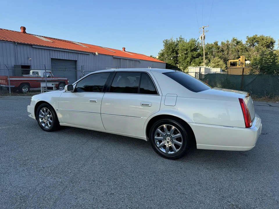 2008 Cadillac DTS - Image 28 of 31